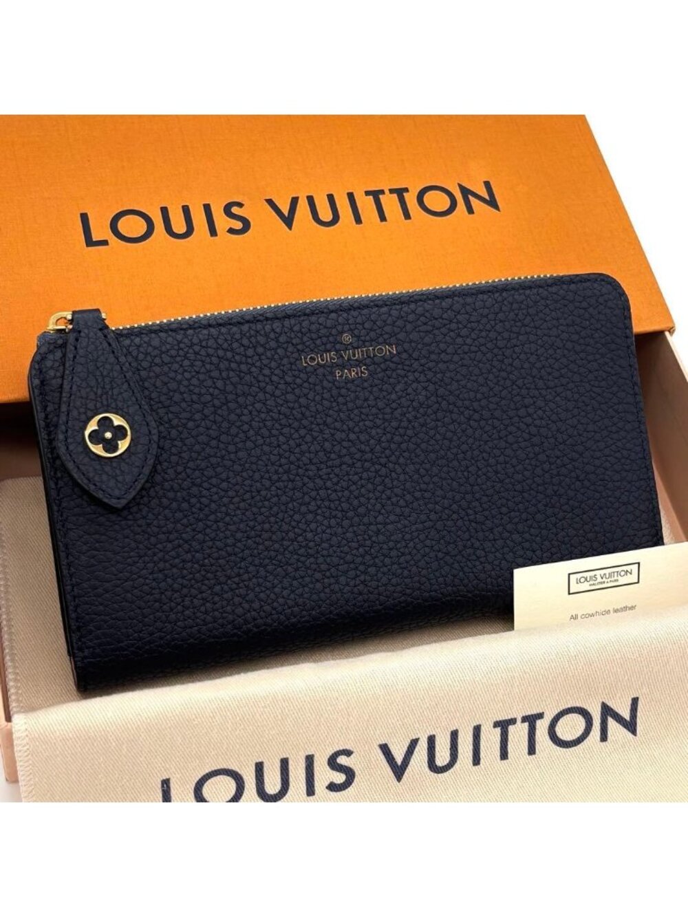 Louis Vuitton Taurillon Portefeuille Comet L-shaped Zip Around Wallet